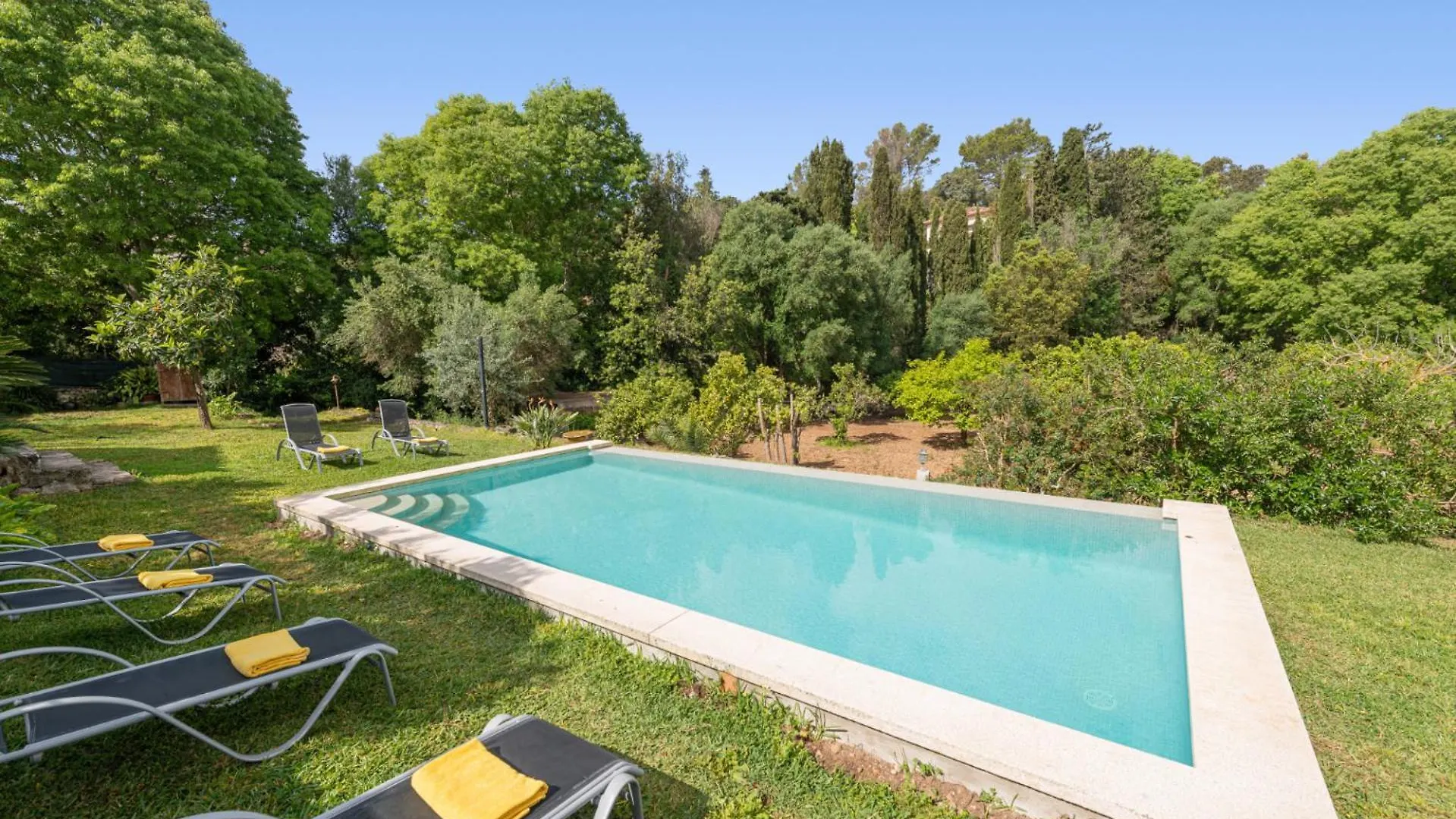 Pou Bo - Campanet Villa 0*,  İspanya